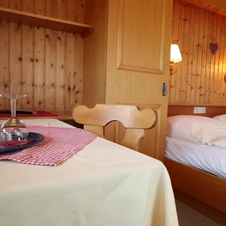 Hoehenpension Glashuette Fruehstueckspension Garni فندق بوندورف ام شفارتزو